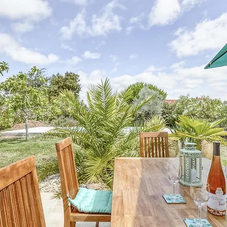Сasa de vacaciones Maison Avec Piscine Pour 6 Personnes Les Sables-dʼOlonne