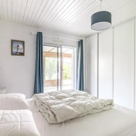Prázdninový dům Maison Avec Piscine Pour 6 Personnes *